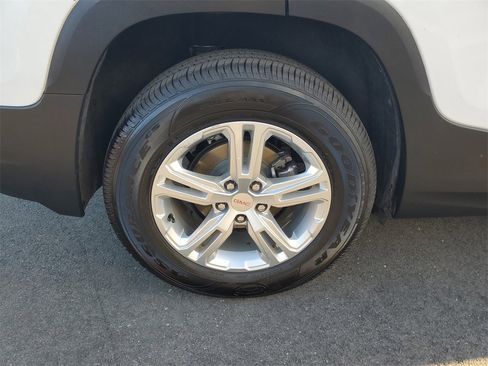 Used 2022 GMC Terrain SLE w/ LPO, Floor Liner Package image 5