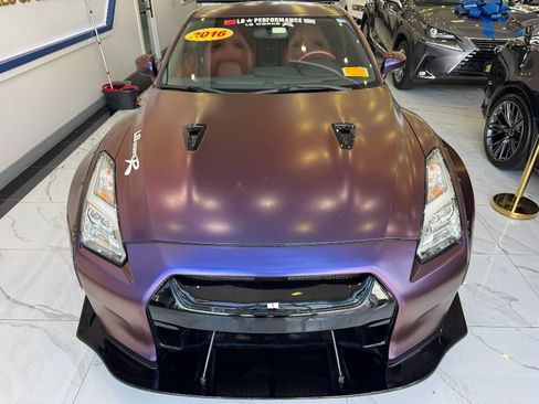 Used 2016 Nissan GT-R Premium image 2