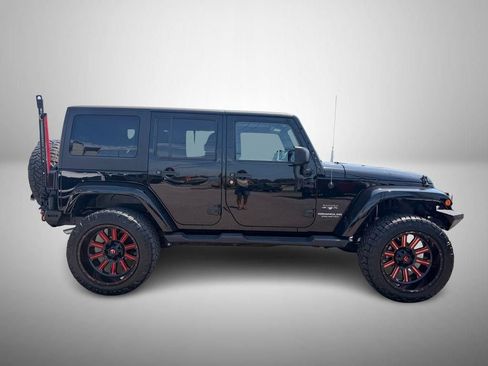 Used 2017 Jeep Wrangler Unlimited Sahara AWD/4WD image 5