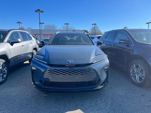 Certified 2025 Toyota Crown Signia XLE image 29