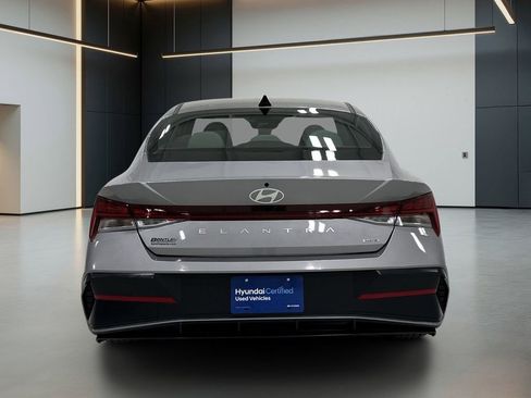 Certified 2025 Hyundai Elantra Limited FWD image 5