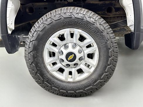 Used 2023 Chevrolet Silverado 2500 LT image 36