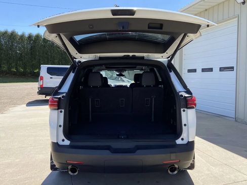 Used 2023 Chevrolet Traverse LT w/ LT Premium Package AWD/4WD image 29