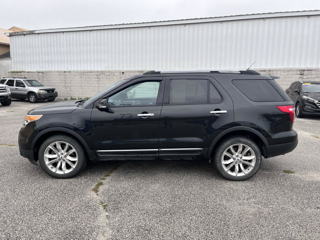 Used 2015 Ford Explorer XLT w/ Equipment Group 202B AWD/4WD image 6