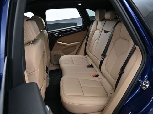 Certified 2025 Porsche Macan AWD/4WD image 24
