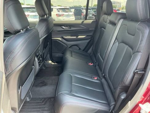 Used 2025 Jeep Grand Cherokee Altitude AWD/4WD image 19