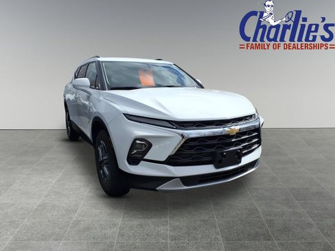 Used 2025 Chevrolet Blazer LT w/ Convenience Package AWD/4WD image 3