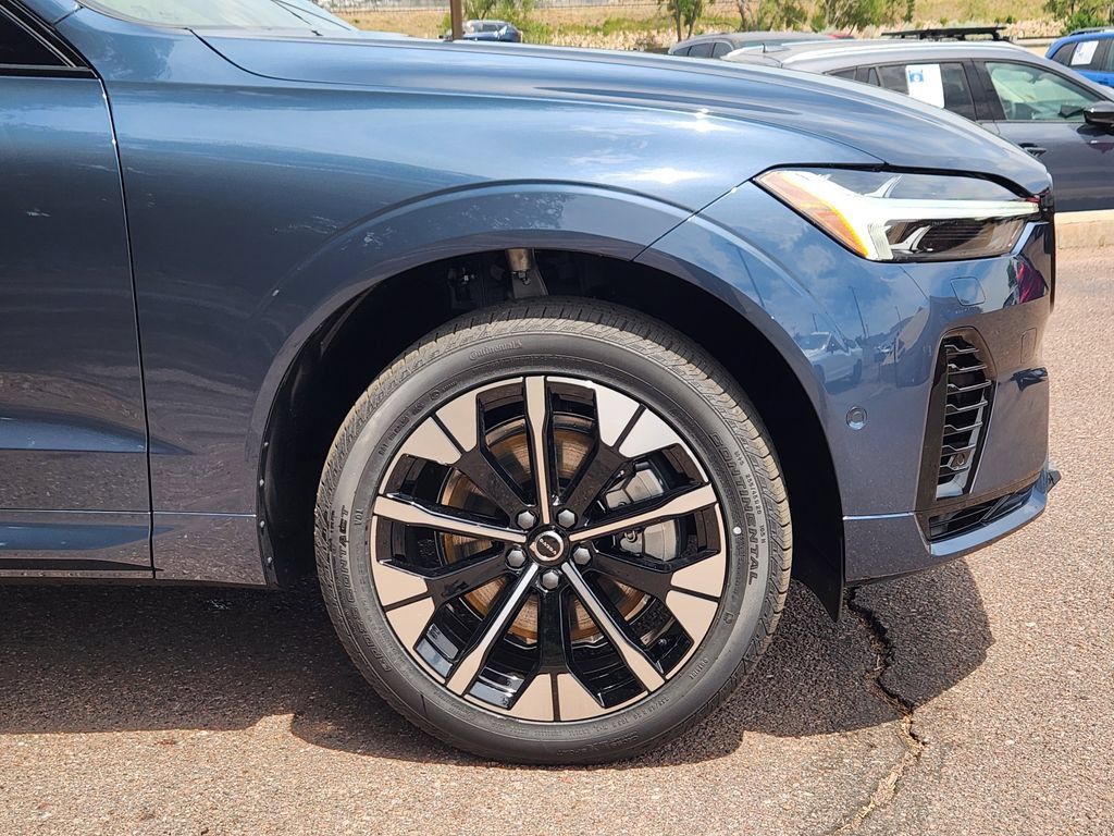 New 2026 Volvo XC60 T8 Plus w/ Climate Package PRO AWD/4WD image 29