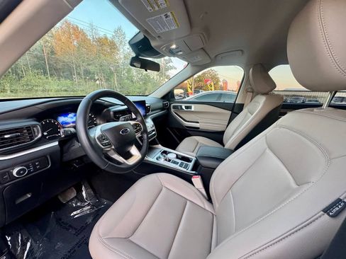 Used 2020 Ford Explorer XLT w/ Equipment Group 202A image 9