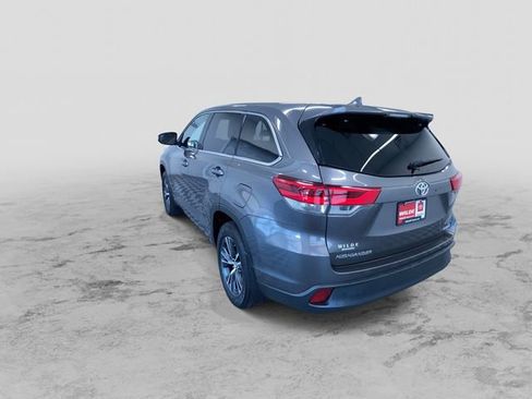 Used 2017 Toyota Highlander Plus AWD/4WD image 8