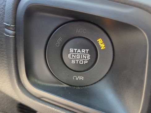Used 2025 Jeep Wrangler Unlimited Sahara AWD/4WD image 31