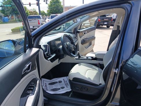 Used 2024 Kia Sportage EX FWD image 9