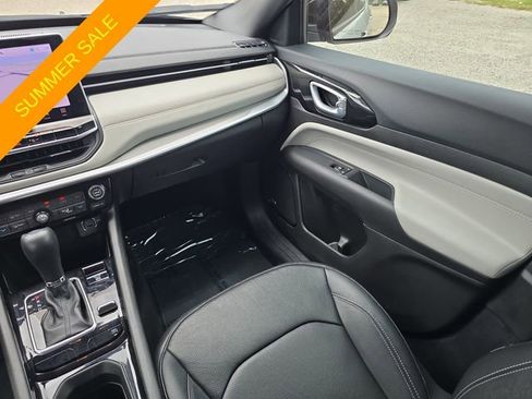Certified 2025 Jeep Compass Limited w/ Elite Group AWD/4WD image 12
