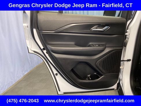 Certified 2025 Jeep Grand Cherokee Altitude AWD/4WD image 22
