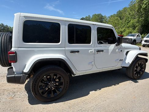 Used 2025 Jeep Wrangler Unlimited Sahara w/ Safety Group AWD/4WD image 8
