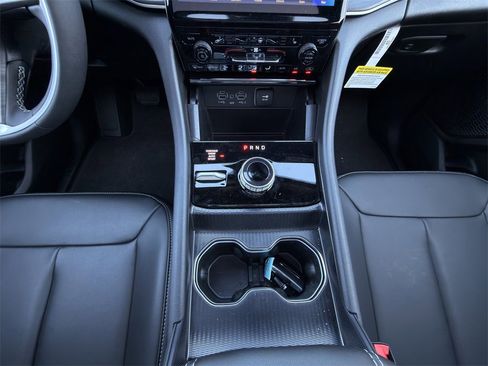 New 2025 Jeep Grand Cherokee Limited w/ Black Appearance Package image 17