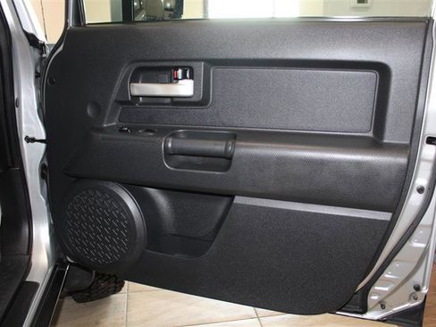 Used 2007 Toyota FJ Cruiser 2WD image 30