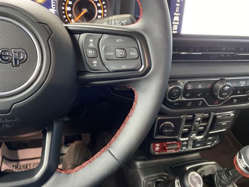 Used 2024 Jeep Gladiator Rubicon w/ Technology Group image 15