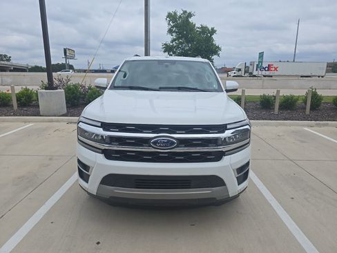 Used 2024 Ford Expedition Limited image 2