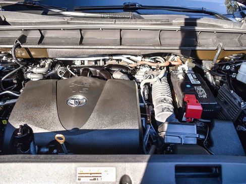 Used 2022 Toyota Highlander Platinum image 25