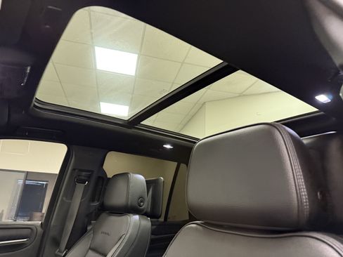 Used 2024 GMC Yukon Denali w/ Advanced Technology Package AWD/4WD image 15