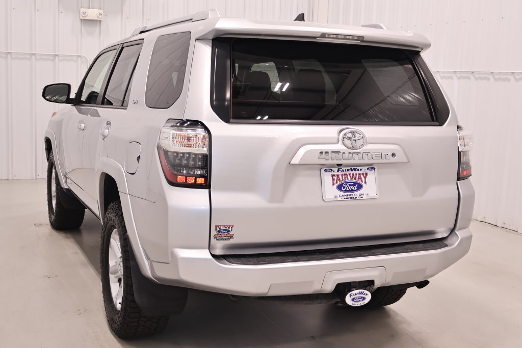 Used 2016 Toyota 4Runner SR5 AWD/4WD image 7