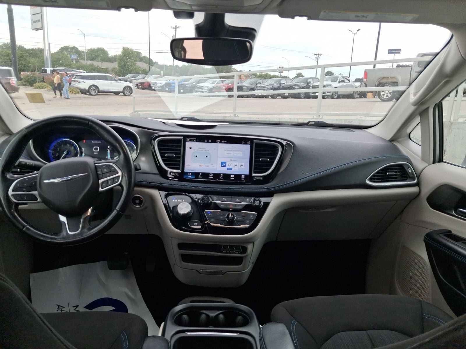 Used 2021 Chrysler Pacifica Touring w/ Cold Weather Group AWD/4WD image 13