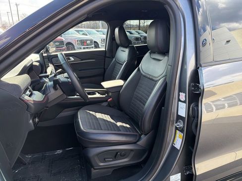 Used 2025 Ford Explorer ST-Line w/ ST-Line Street Pack image 9