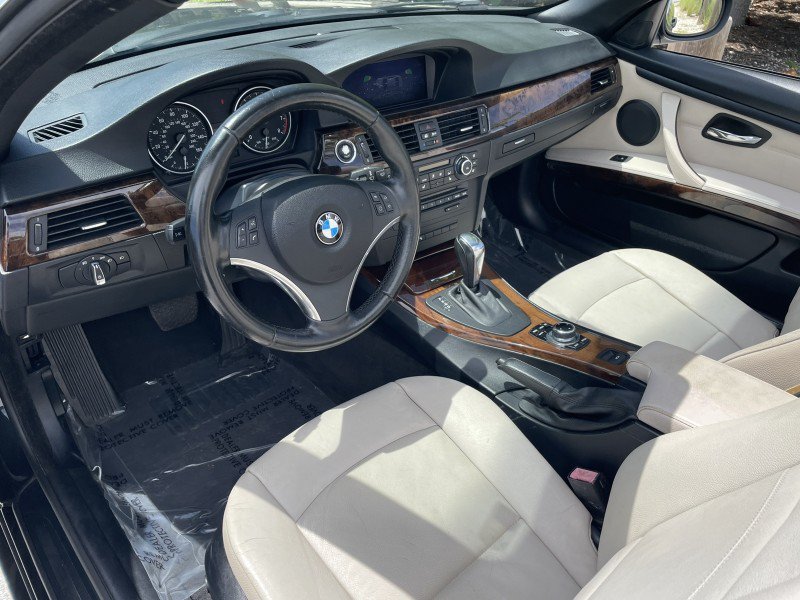 Used 2013 BMW 335i Convertible w/ Premium Pkg RWD image 11