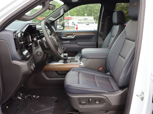 New 2026 Chevrolet Silverado 1500 High Country w/ Technology Package AWD/4WD image 5