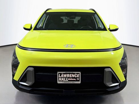 Used 2025 Hyundai Kona SEL FWD image 2