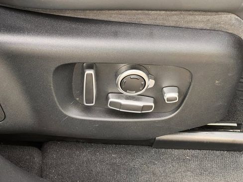 Used 2018 Land Rover Range Rover Velar R-Dynamic HSE image 24