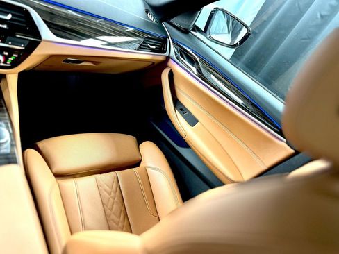 Used 2022 BMW 530i xDrive w/ M Sport Package image 19