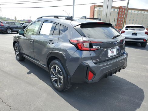 Used 2024 Subaru Crosstrek 2.0i Premium image 2