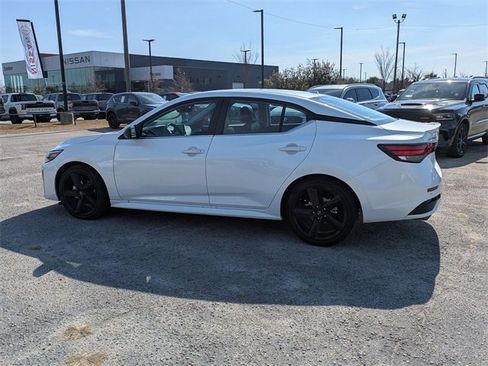 Used 2025 Nissan Sentra SR w/ SR Premium Package image 5