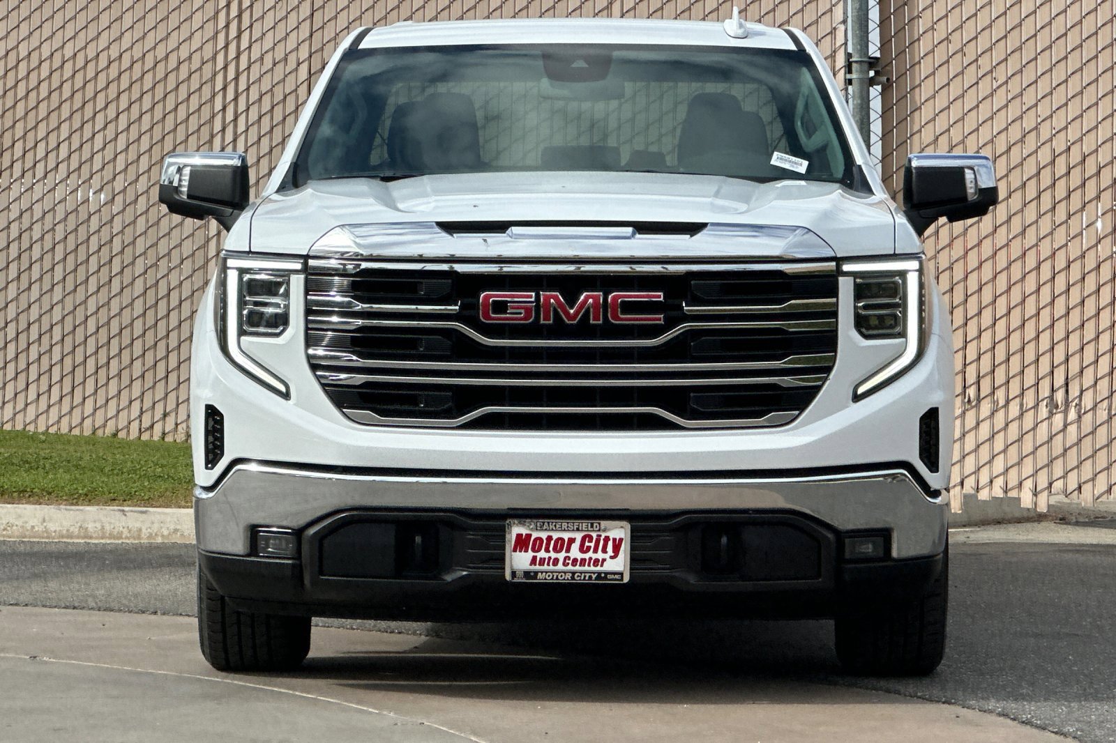 Certified 2025 GMC Sierra 1500 SLT RWD image 9