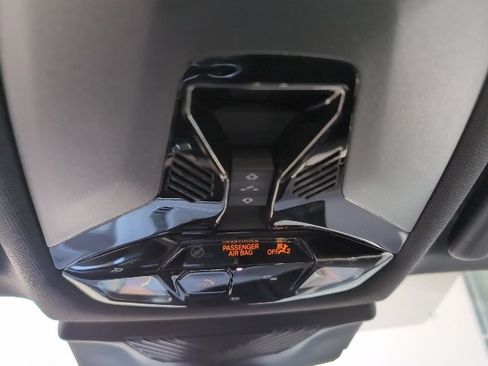 Used 2025 BMW X1 xDrive28i w/ Technology Package image 19