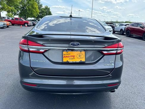 Used 2018 Ford Fusion SE w/ Equipment Group 601A FWD image 4