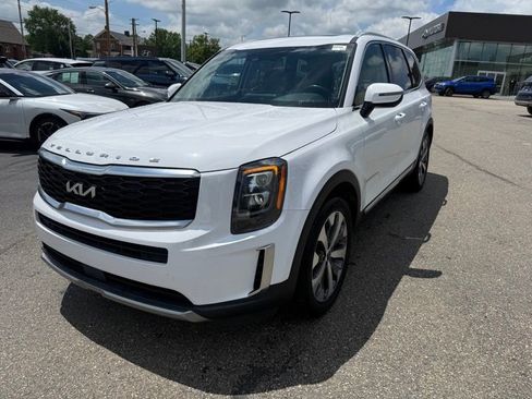 Certified 2022 Kia Telluride EX w/ EX Premium Package FWD image 3