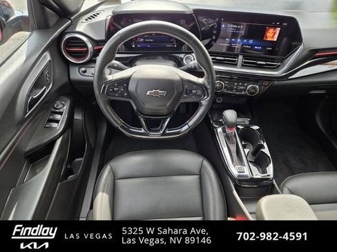 Used 2025 Chevrolet Trax RS w/ Sunroof Package FWD image 14