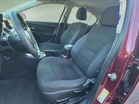 Used 2016 Chevrolet Cruze LT w/ Technology Package image 11