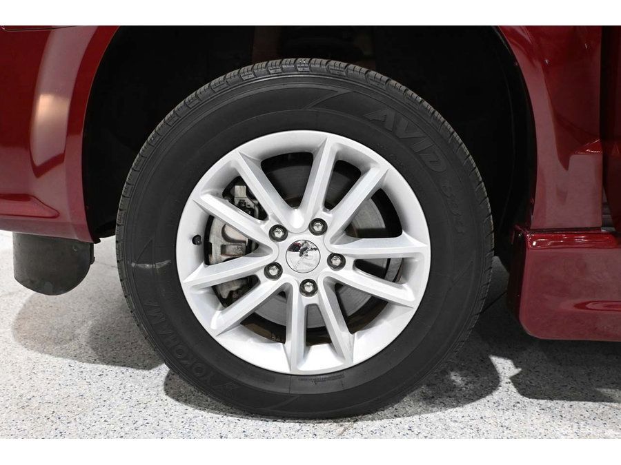Used 2019 Dodge Grand Caravan SXT FWD image 12