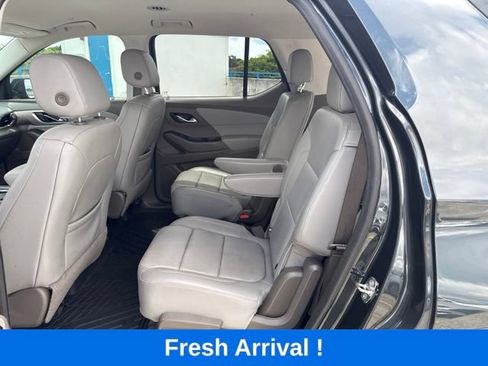 Used 2019 Chevrolet Traverse LT w/ LT Premium Package FWD image 3