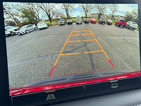 Used 2023 GMC Yukon XL SLE w/ Gmc Pro Safety Plus Package image 28