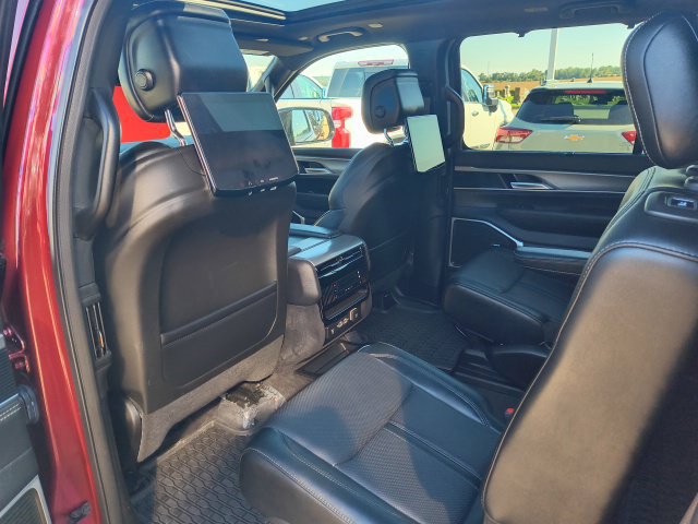 Used 2024 Jeep Wagoneer L Series II w/ Convenience Group I AWD/4WD image 13