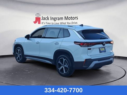 New 2025 Volkswagen Tiguan SE AWD/4WD image 3