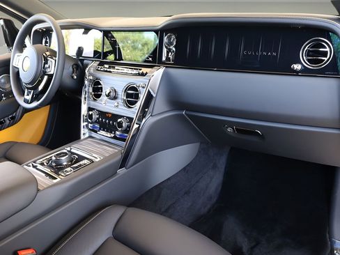 New 2026 Rolls-Royce Cullinan image 28