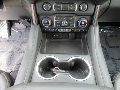 Certified 2022 Chevrolet Suburban High Country image 21