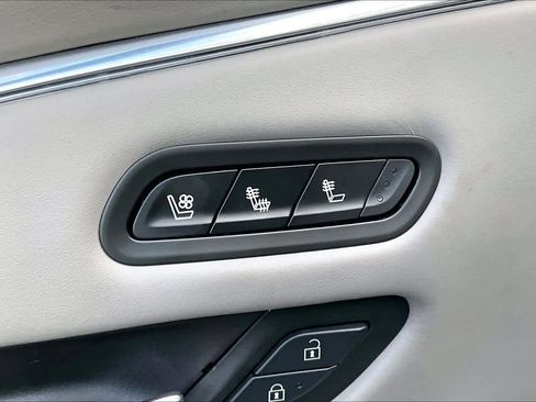 Used 2021 Cadillac Escalade ESV Premium Luxury Platinum image 35