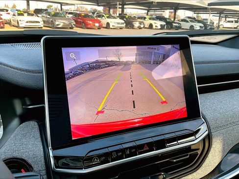 Certified 2024 Jeep Compass Latitude image 25